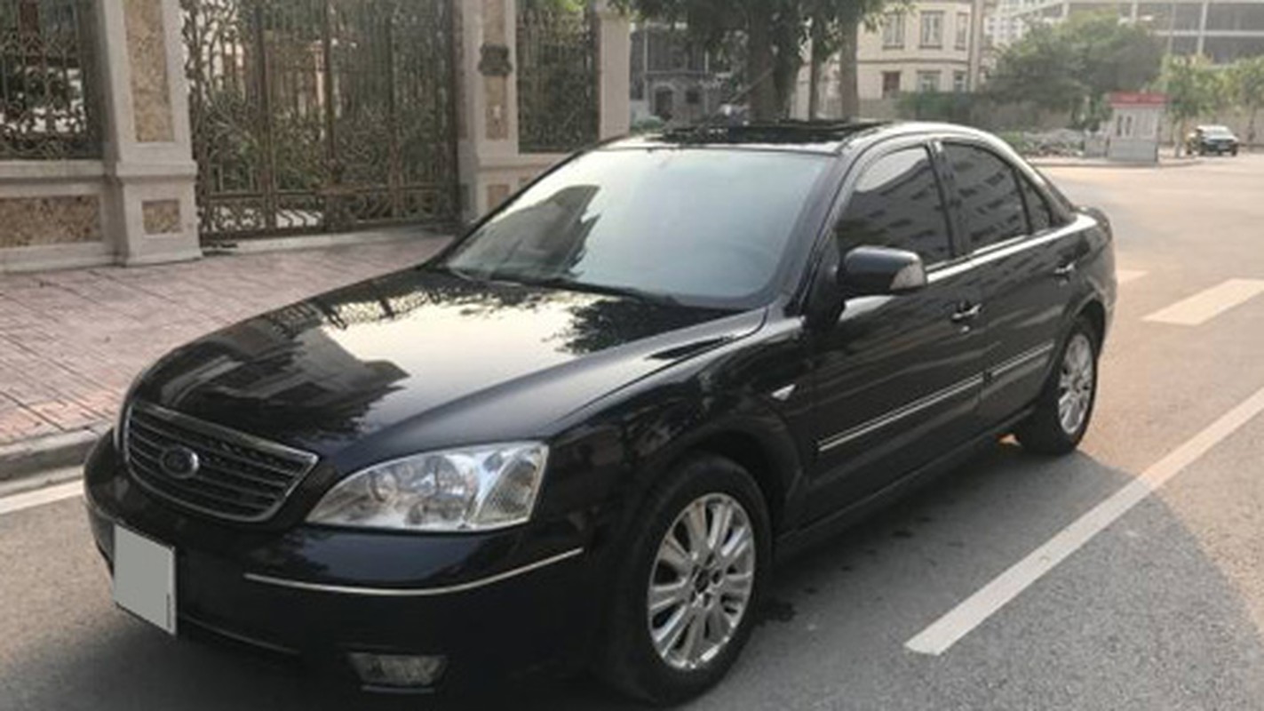 Xe sang Mercedes va BMW gia chi 300 trieu tai Viet Nam-Hinh-11